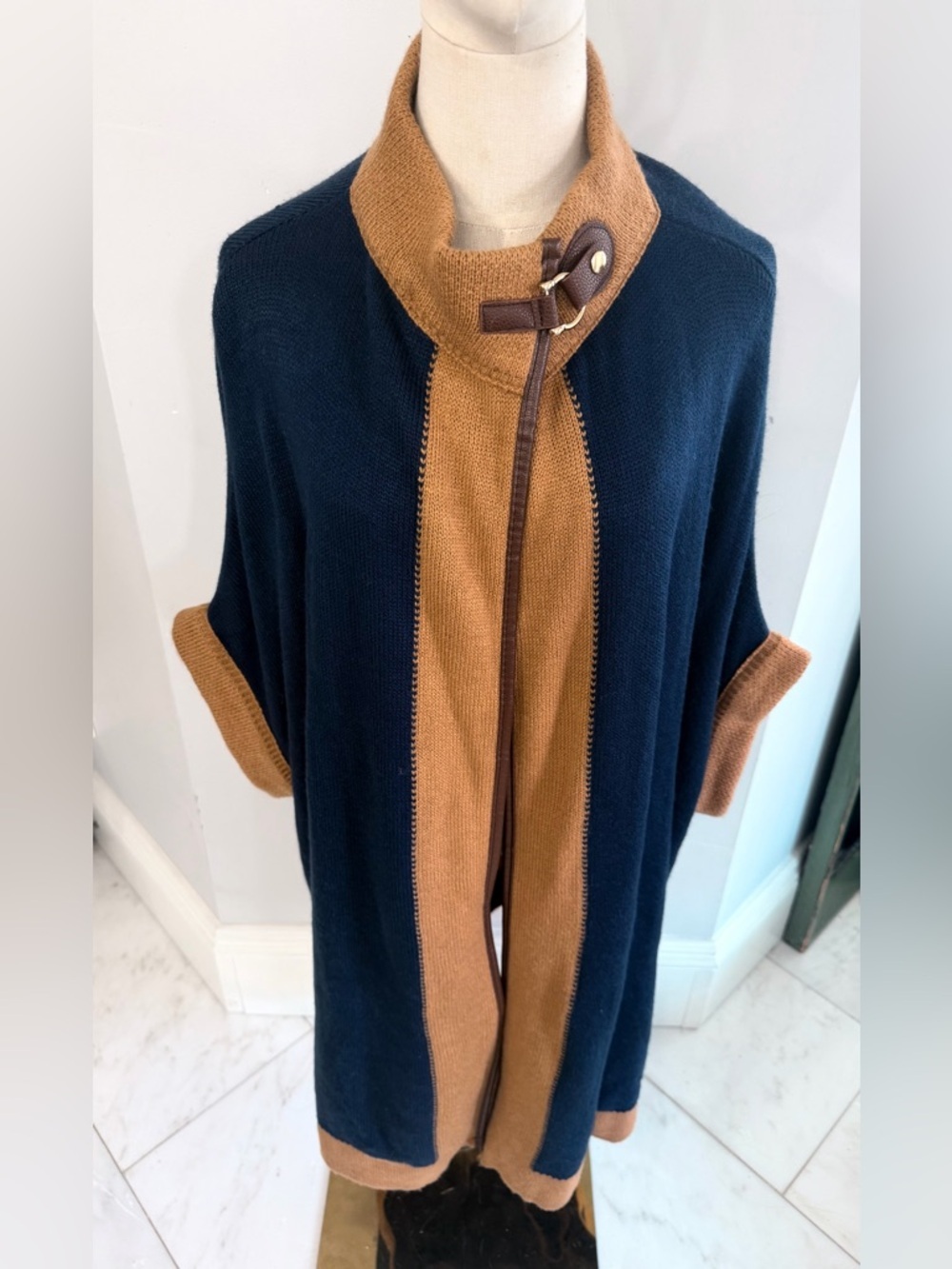 Akemi & Kin Oversized One Size Navy and Tan Women’s open front snap collar cape